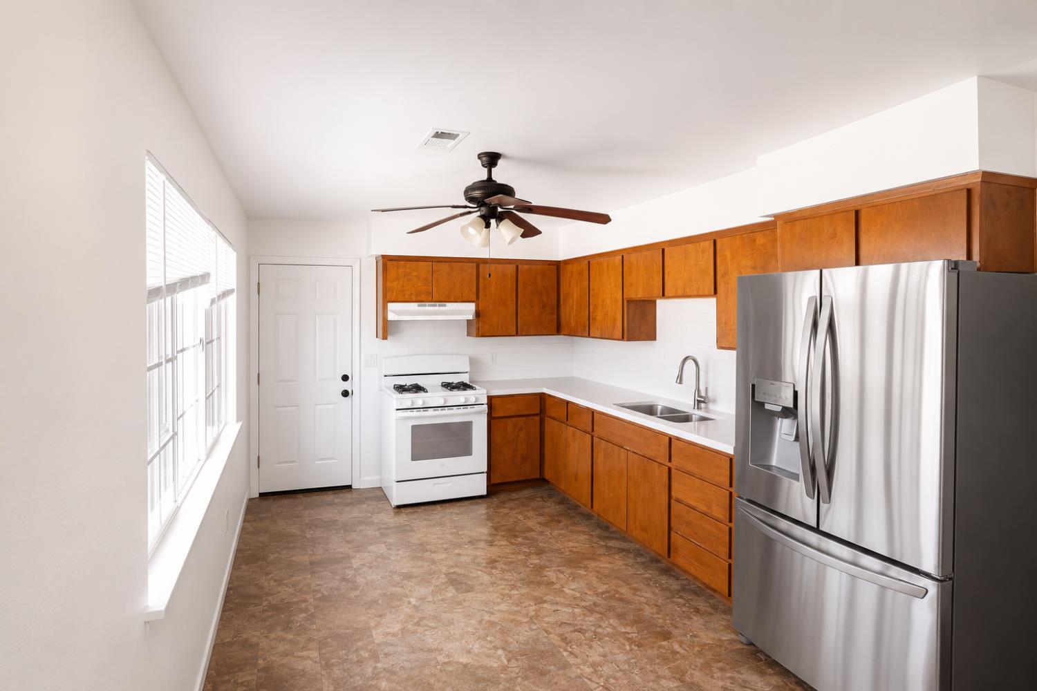 819 Jeffrey Road Los Banos, CA 93635 - Photo 5 of 33