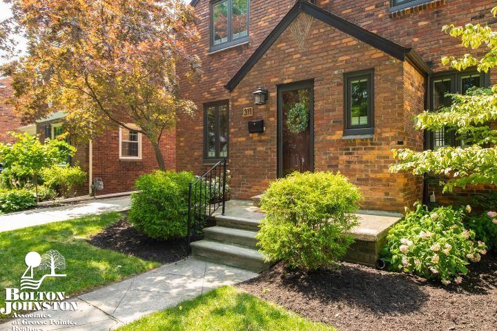 311 Merriweather Road Grosse Pointe Farms, MI 48236 - Photo 2 of 49