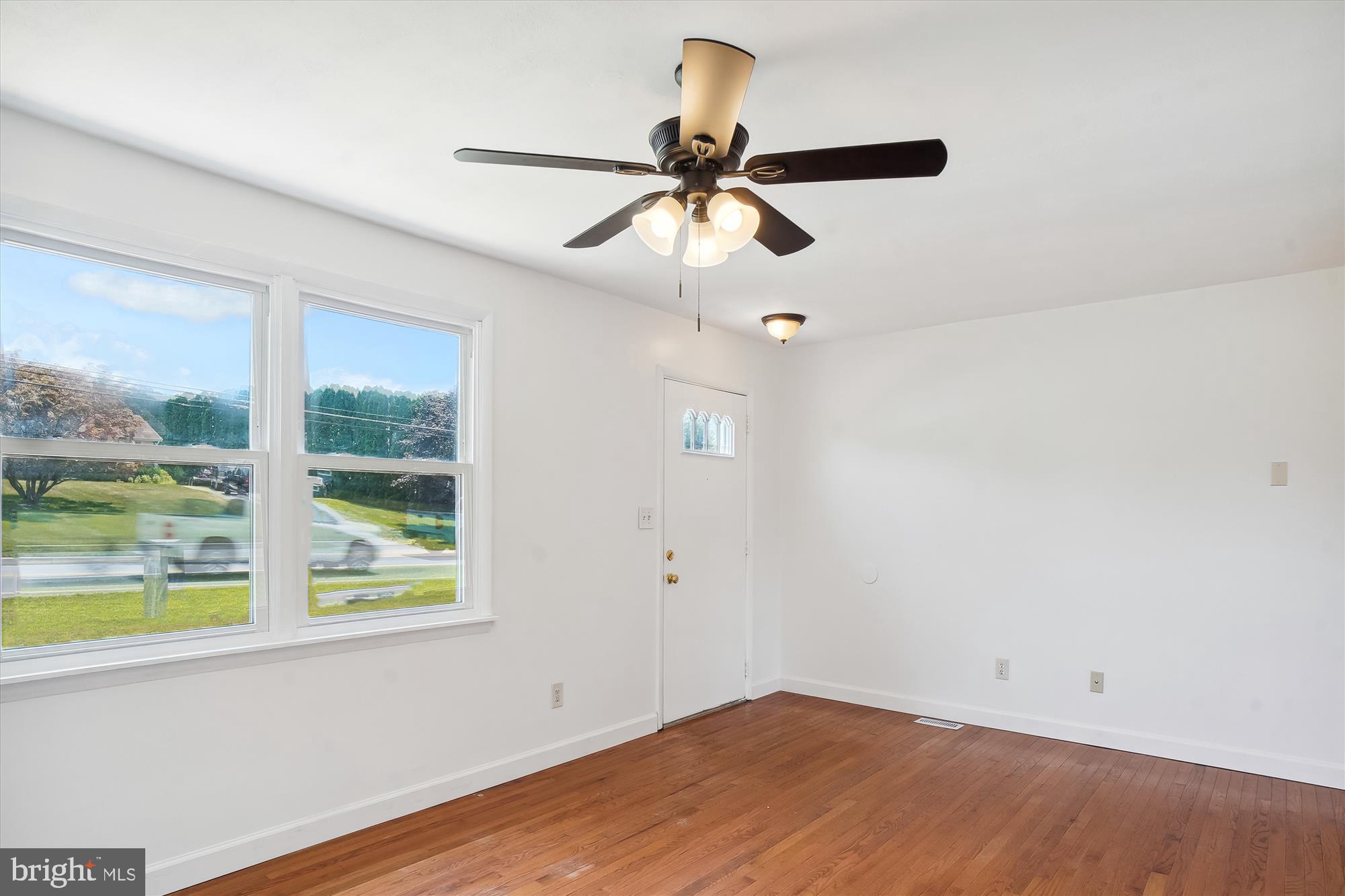 154 Sullivan Road Westminster, MD 21157 - Photo 3 of 56 Gallery Image 3