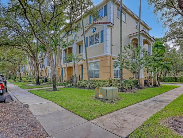 $480,000 | 2850 South Oasis Drive, Boynton Beach, FL 33426