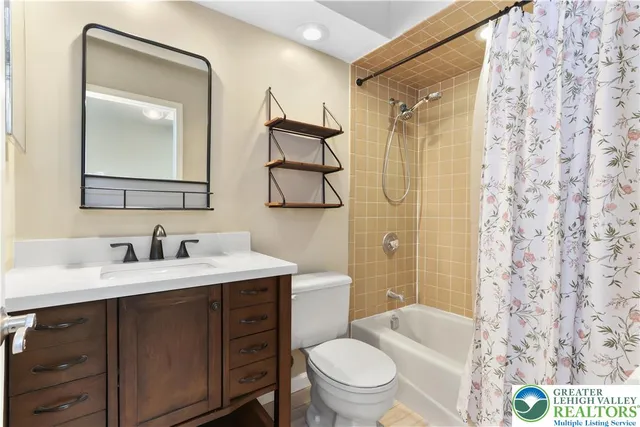 $2,700 | 1885 Redwood Drive, Whitehall, PA 18052