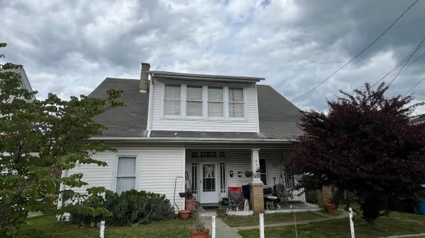 $825 | 806 Stewart Avenue Southeast, Unit 3, Roanoke, VA 24013