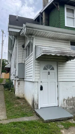$825 | 806 Stewart Avenue Southeast, Unit 3, Roanoke, VA 24013