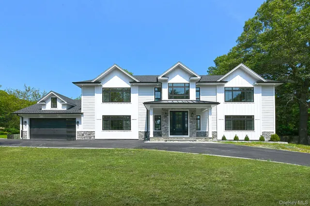 $1,595,000 | 11 Edcris Lane, Huntington, NY 11743