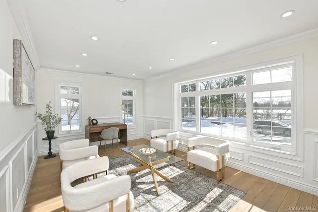 $1,595,000 | 11 Edcris Lane, Huntington, NY 11743