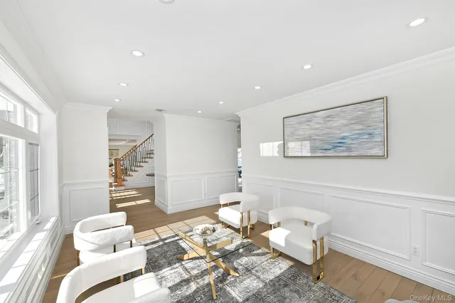 $1,595,000 | 11 Edcris Lane, Huntington, NY 11743