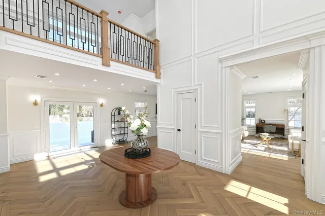 $1,595,000 | 11 Edcris Lane, Huntington, NY 11743