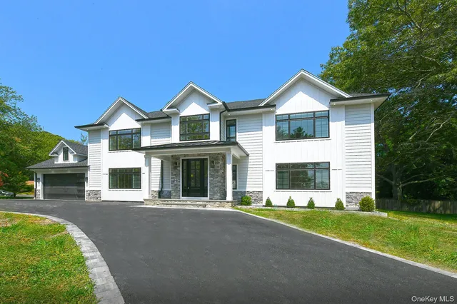 $1,595,000 | 11 Edcris Lane, Huntington, NY 11743