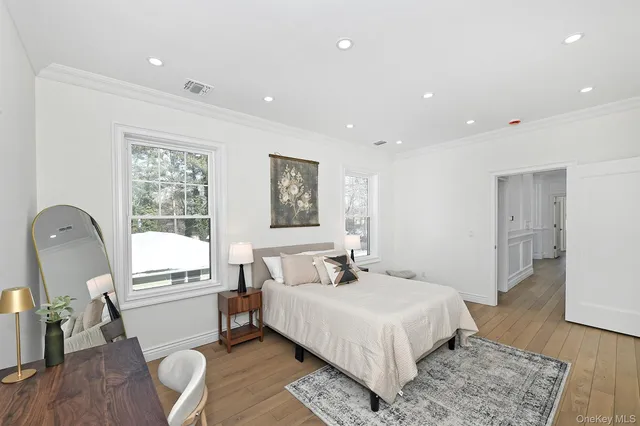 $1,595,000 | 11 Edcris Lane, Huntington, NY 11743