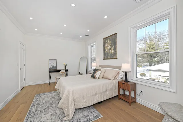 $1,595,000 | 11 Edcris Lane, Huntington, NY 11743