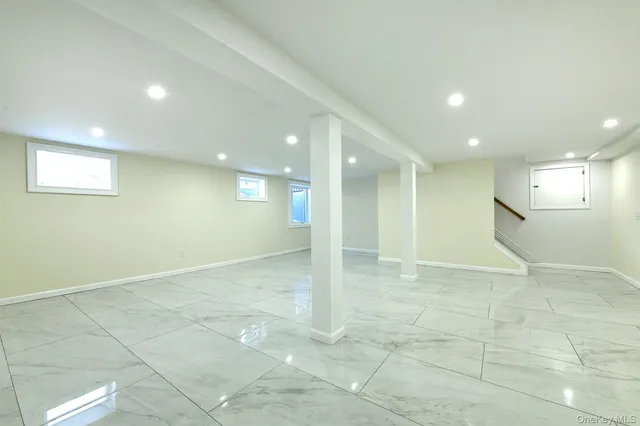 $1,595,000 | 11 Edcris Lane, Huntington, NY 11743