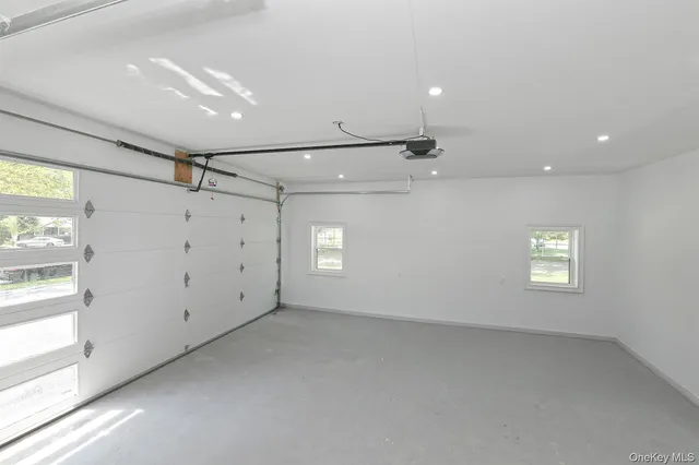 $1,595,000 | 11 Edcris Lane, Huntington, NY 11743