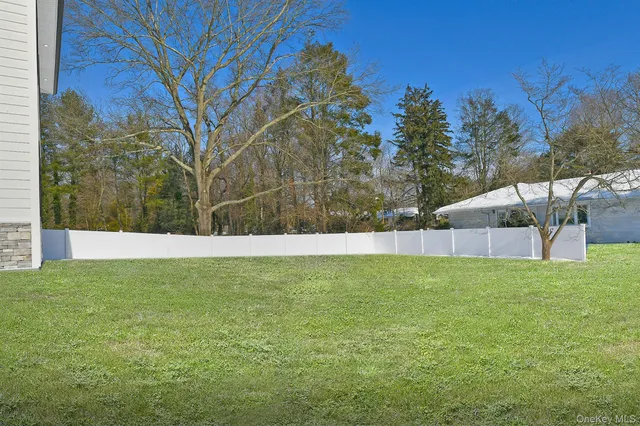 $1,595,000 | 11 Edcris Lane, Huntington, NY 11743