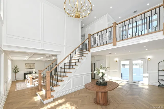 $1,595,000 | 11 Edcris Lane, Huntington, NY 11743