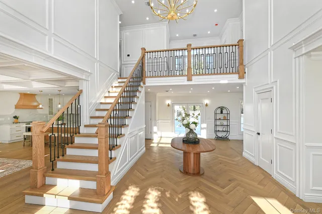 $1,595,000 | 11 Edcris Lane, Huntington, NY 11743