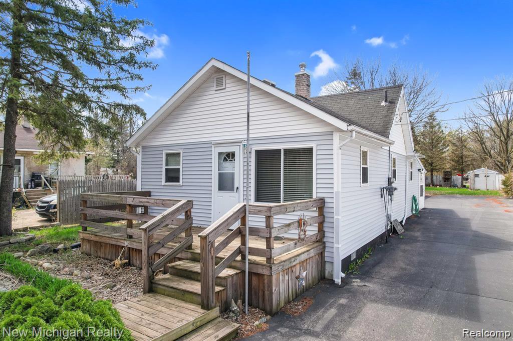 1238 South Genesee Road Burton, MI 48509 - Photo 1 of 38