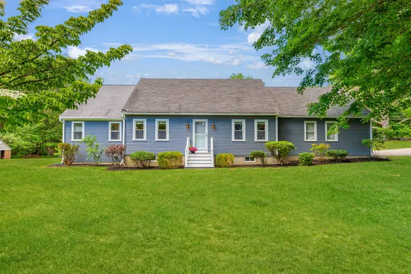 $875,000 | 2 Sanborn Road, Hampton Falls, NH 03844