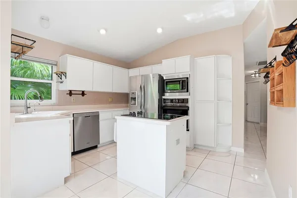 $500,000 | 948 Lucas Lane, Oldsmar, FL 34677