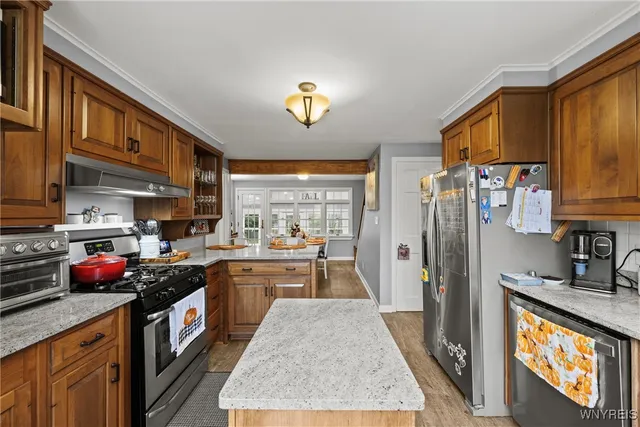 $575,000 | 296 Pomander Square, East Aurora, NY 14052