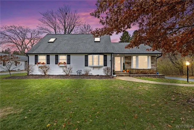 $575,000 | 296 Pomander Square, East Aurora, NY 14052