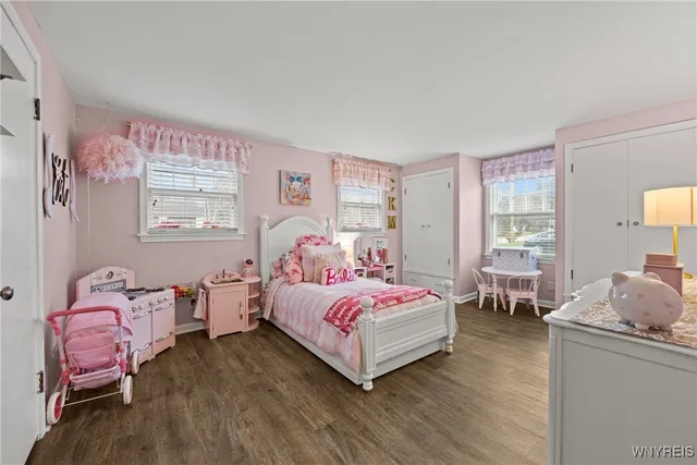 $575,000 | 296 Pomander Square, East Aurora, NY 14052