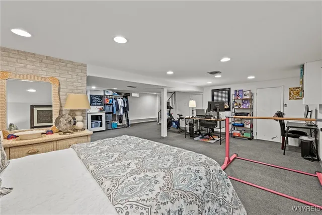 $575,000 | 296 Pomander Square, East Aurora, NY 14052