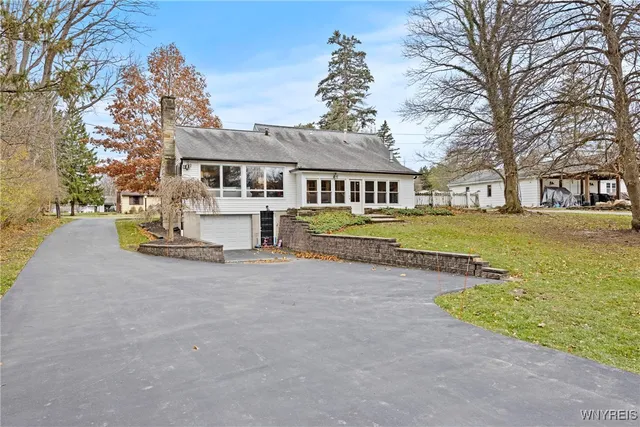 $575,000 | 296 Pomander Square, East Aurora, NY 14052