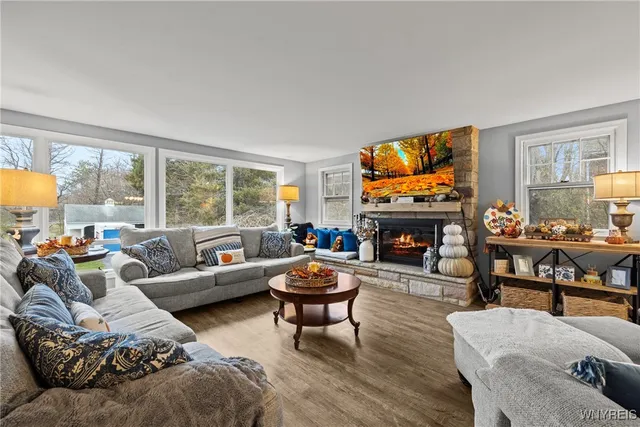 $575,000 | 296 Pomander Square, East Aurora, NY 14052