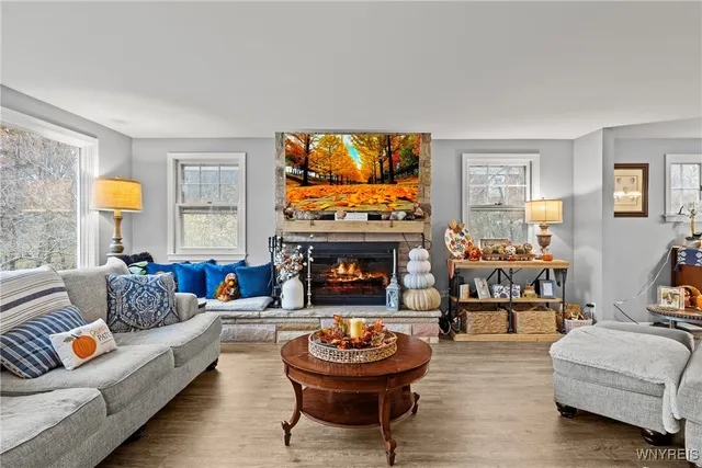 $575,000 | 296 Pomander Square, East Aurora, NY 14052