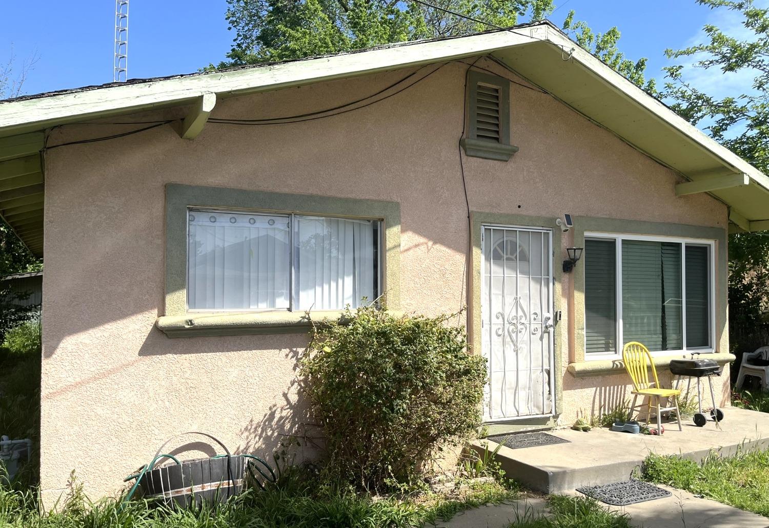 23 Second Street Marysville, CA 95901 - Photo 1 of 5 a front view of a house with a yard