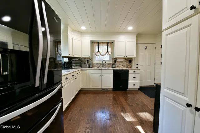 $390,000 | 10 Lakeside Estate, Corinth, NY 12822