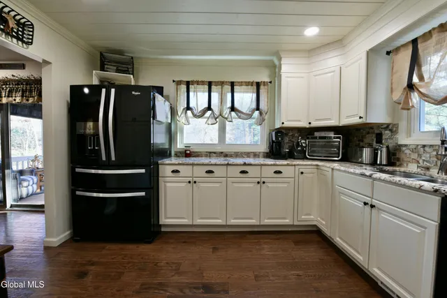 $390,000 | 10 Lakeside Estate, Corinth, NY 12822