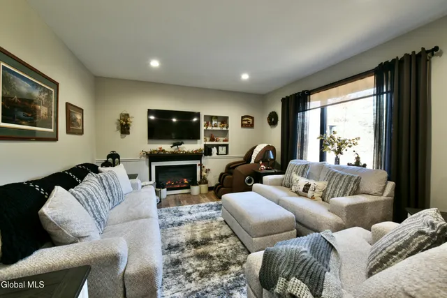 $390,000 | 10 Lakeside Estate, Corinth, NY 12822