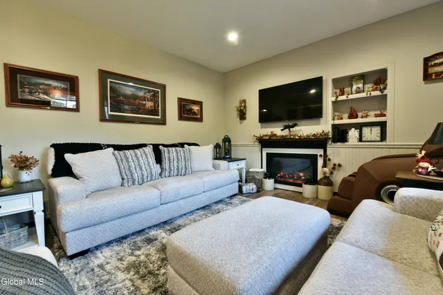 $390,000 | 10 Lakeside Estate, Corinth, NY 12822