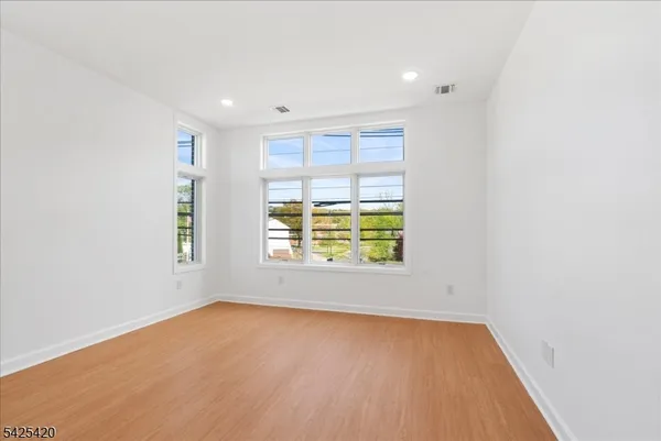 $2,200 | 1108 McBride Avenue, Unit 4, Woodland Park, NJ 07424