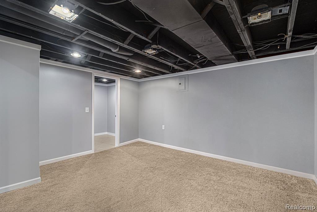 26842 Ford Road Dearborn Heights, MI 48127 - Photo 27 of 36