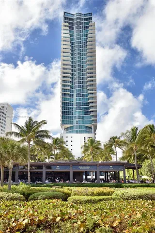a black and white photo of a living room
