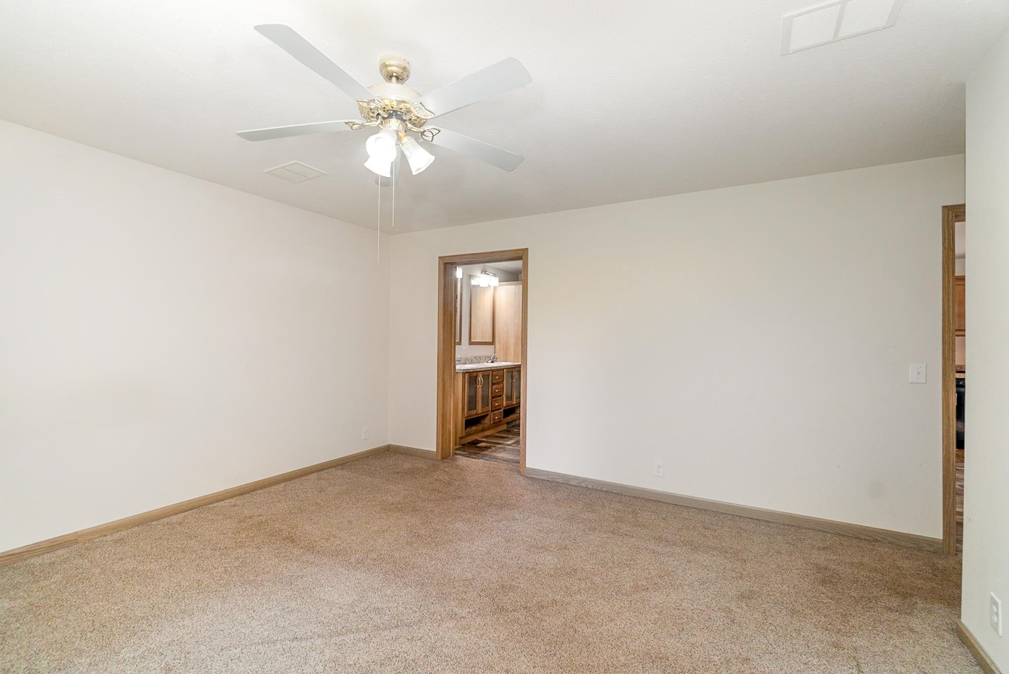 4446 Bay Arenac Line Road Pinconning, MI 48650 - Photo 18 of 40 50093510-17.JPG