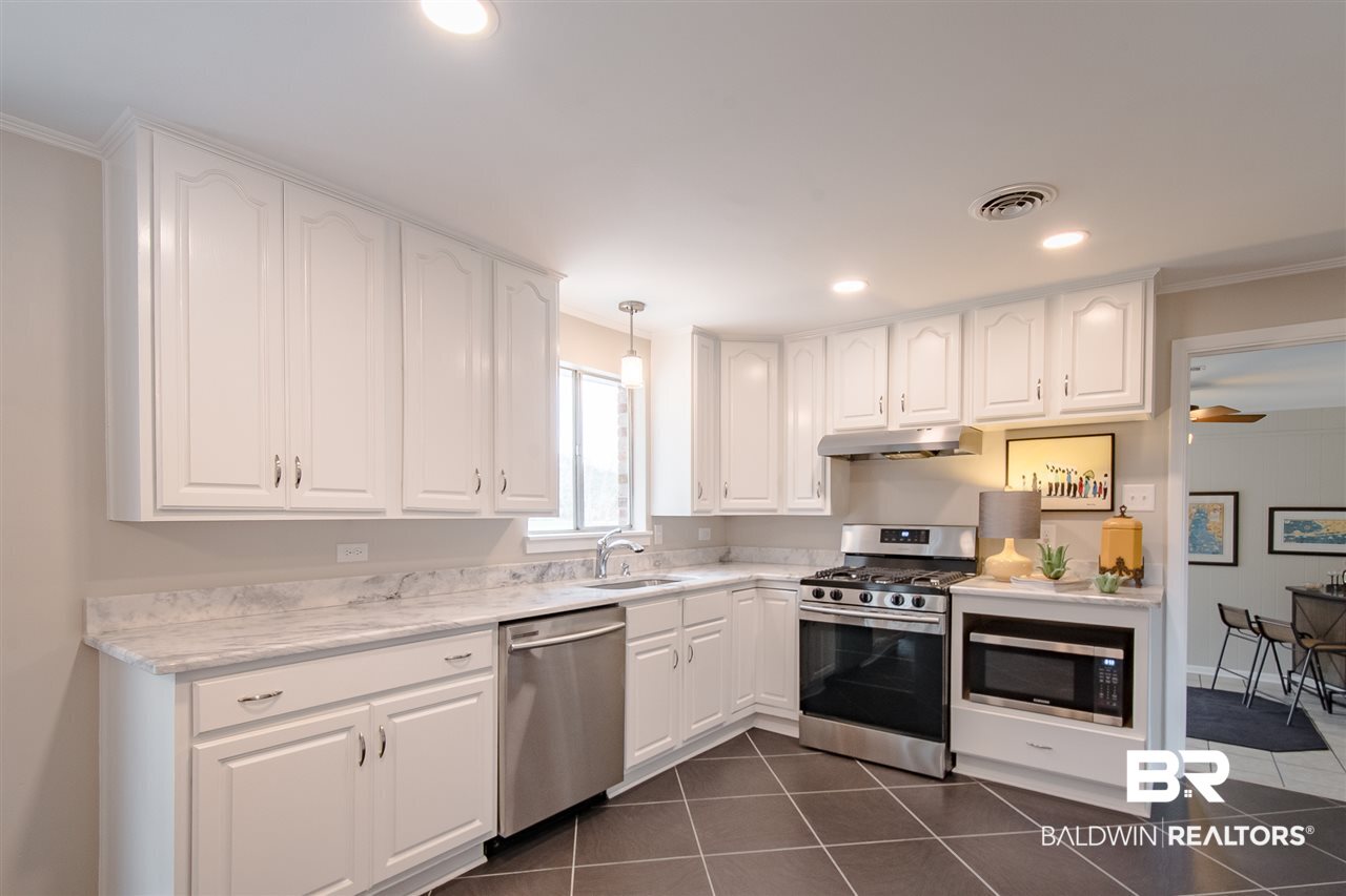 708 West Magnolia Avenue Foley, AL 36535 - Photo 5 of 29 5 burner gas stove