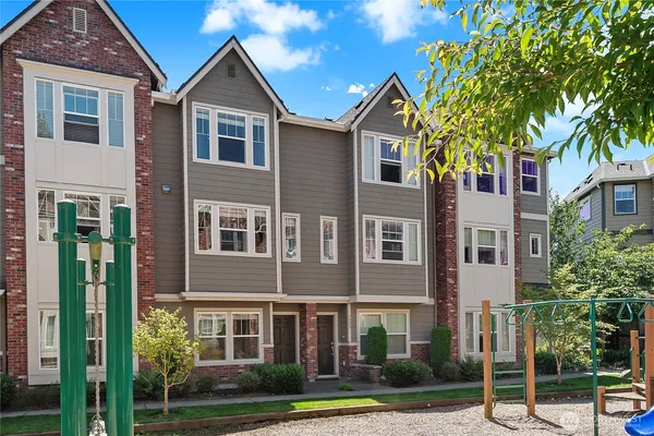 $2,950 | 1925 113th Place Southeast, Everett, WA 98208