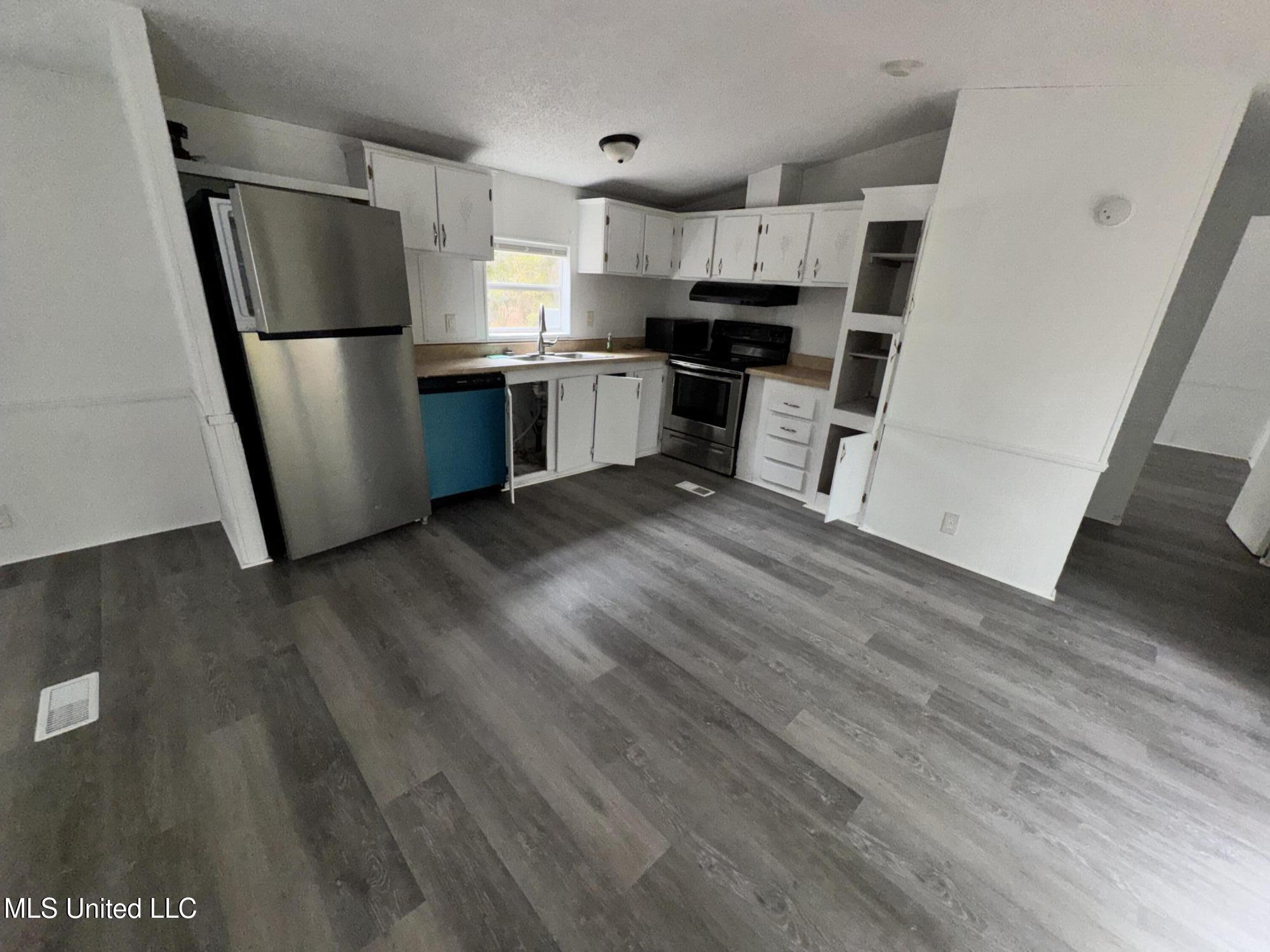 21562 Saucier Lizana Road Saucier, MS 39574 - Photo 9 of 35 Kitchen