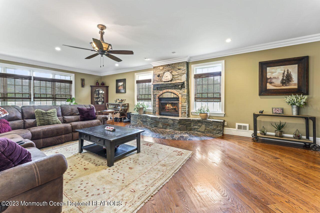 684 Oak Glen Road Howell, NJ 07731 - Photo 14 of 54 DSC01780