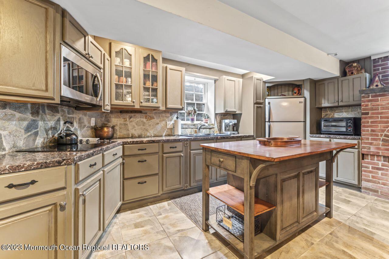 684 Oak Glen Road Howell, NJ 07731 - Photo 34 of 54 DSC01665