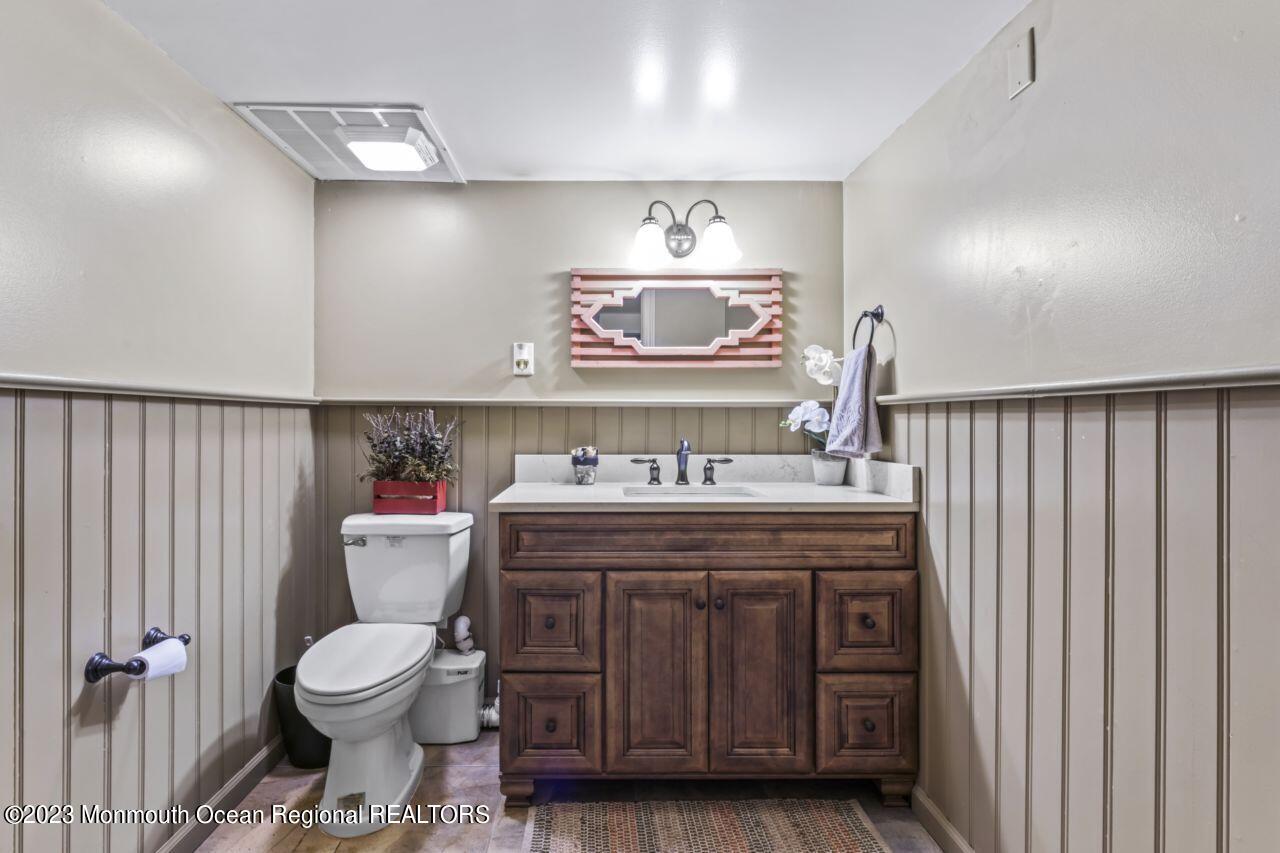 684 Oak Glen Road Howell, NJ 07731 - Photo 38 of 54 DSC01680