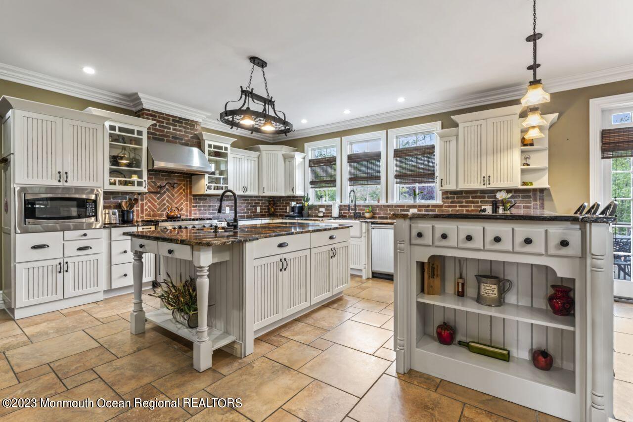 684 Oak Glen Road Howell, NJ 07731 - Photo 10 of 54 DSC01725