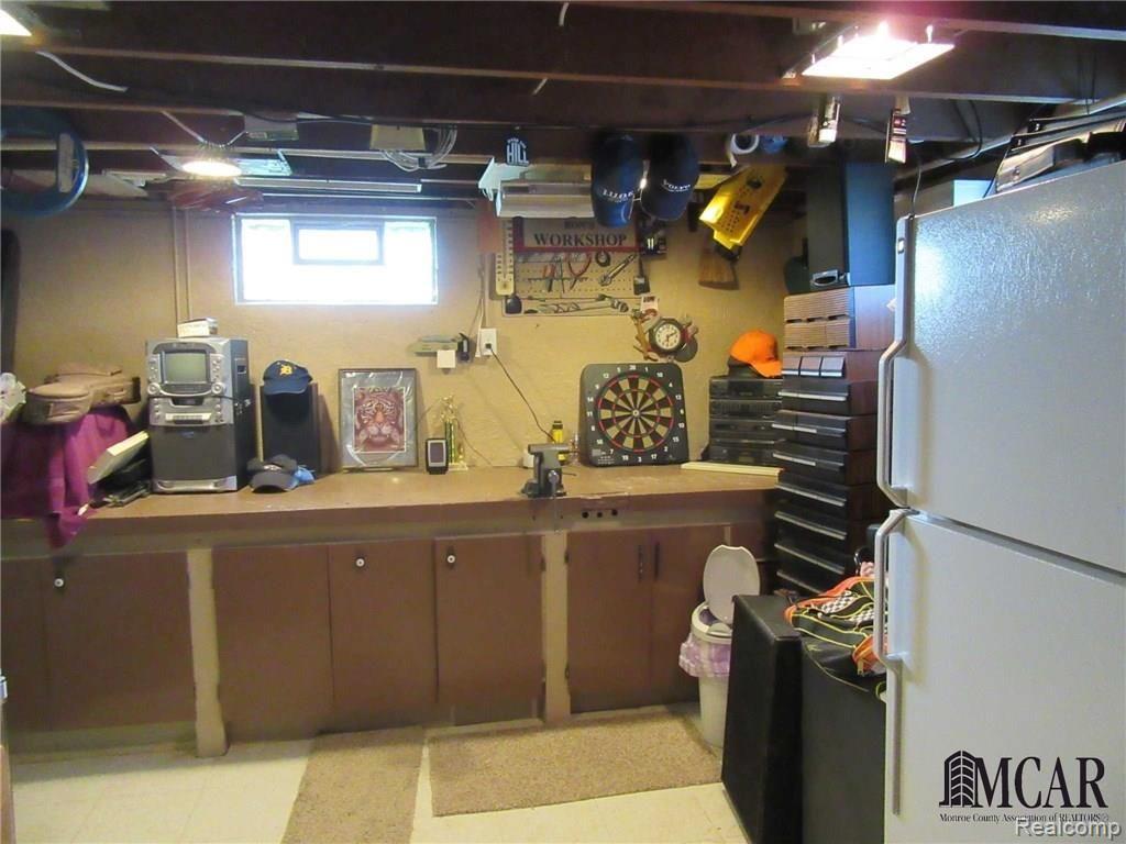 831 East Hurd Road Monroe, MI 48162 - Photo 33 of 34