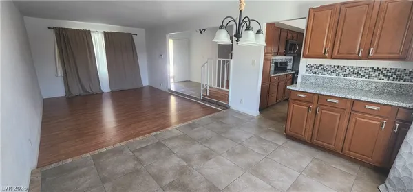 $2,400 | 413 Norwood Lane, Las Vegas, NV 89107