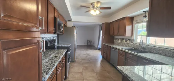 $2,400 | 413 Norwood Lane, Las Vegas, NV 89107