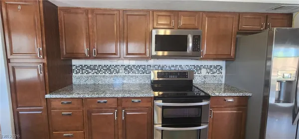 $2,400 | 413 Norwood Lane, Las Vegas, NV 89107