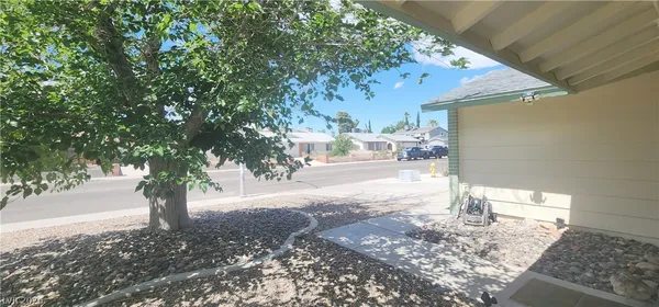 $2,400 | 413 Norwood Lane, Las Vegas, NV 89107